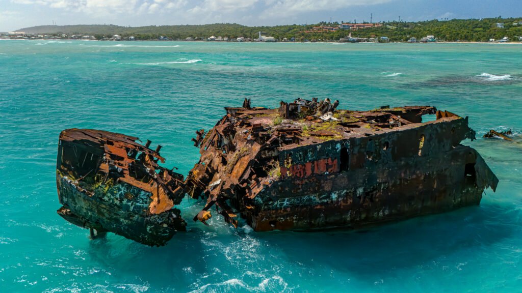 rocky cay san andres islas barco encallado tour en pontoon