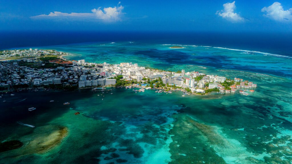 ISLA DE SAN ANDRES DESDE EL AIRE MAR DE 7 COLORES COLOMBIA